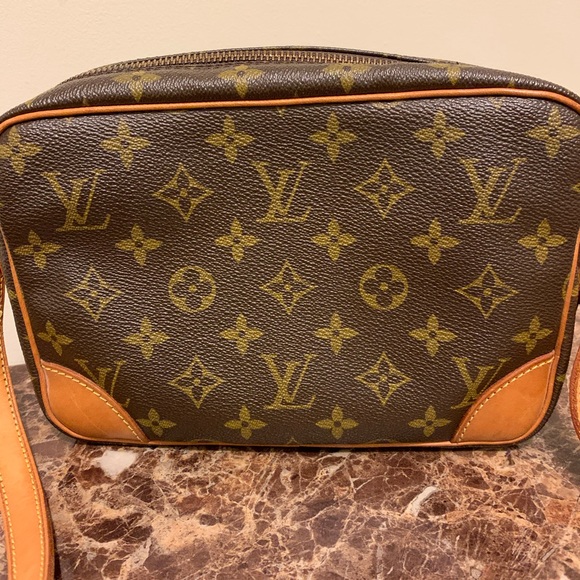 Sold Authentic Louis Vuitton Trocadero 23 - Picture 2 of 8